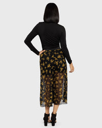 Load image into Gallery viewer, MUSTARD &amp; BLACK FLORAL MESH 3/4 PANTS
